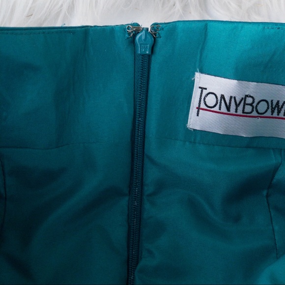 Tony Bowls NWT Dress Size 12 Emerald Green with gorgeous jewelled feature - Picture 12 of 16